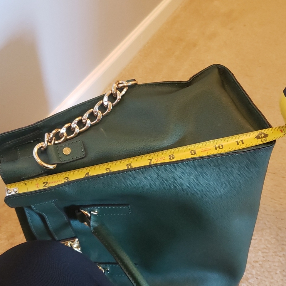 Green Michael Kors bag with gold hardware - Picture 5 of 5